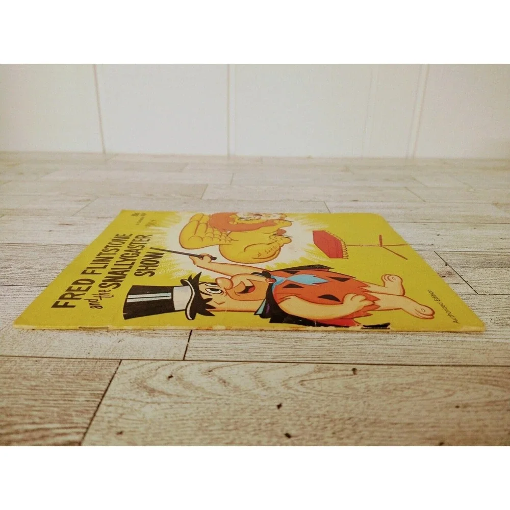 Fred‎ Flintstone Snallygaster Show 1972 Paperback Horace J Elias retro cartoon